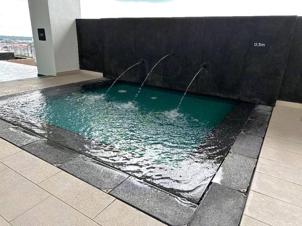 The Apple Premier Condo Three Bedroom In Melaka 외부 사진