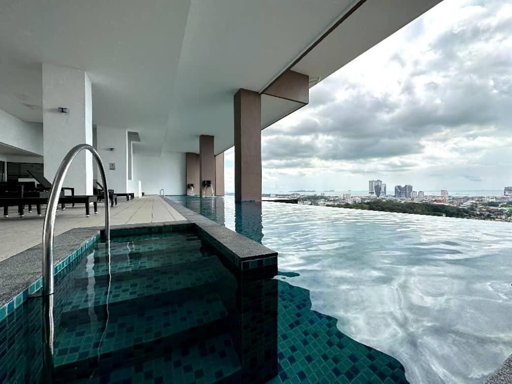The Apple Premier Condo Three Bedroom In Melaka 외부 사진