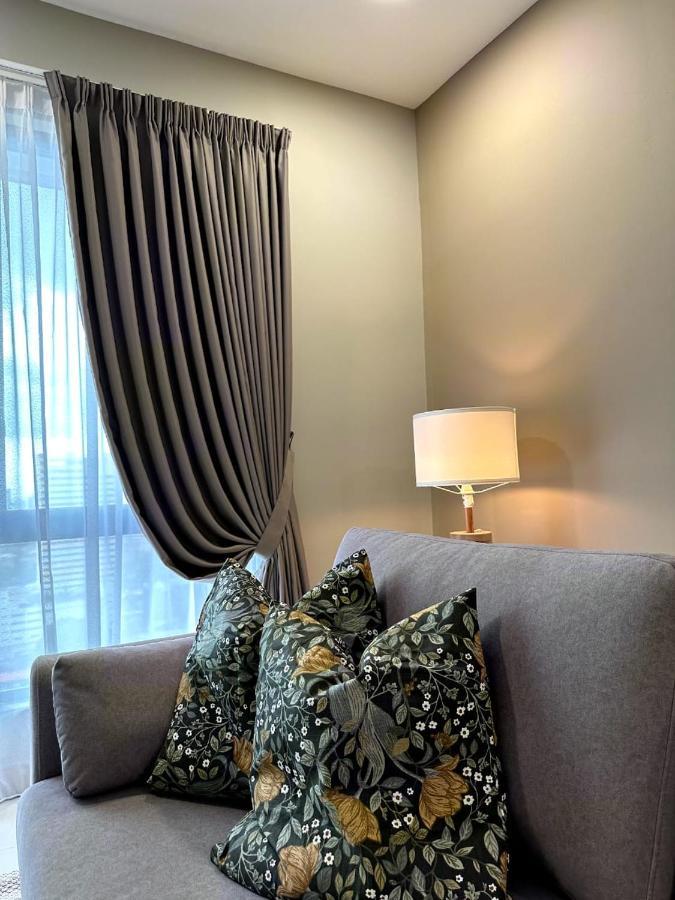 The Apple Premier Condo Three Bedroom In Melaka 외부 사진