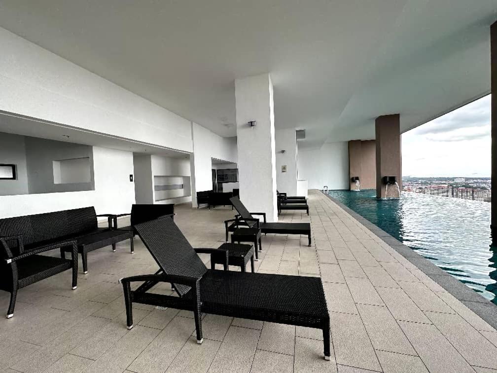 The Apple Premier Condo Three Bedroom In Melaka 외부 사진